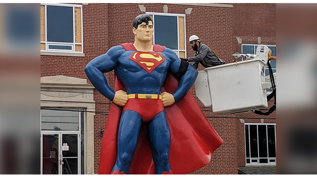 Superman Beri Penghormatan Terakhir untuk Stan Lee Superman Beri Penghormatan Terakhir untuk Stan Lee
