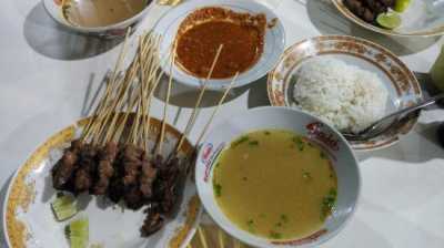 Sate Campur Kuah Soto, Nyamm.. Kamu Harus Coba Sate Matang Khas Aceh