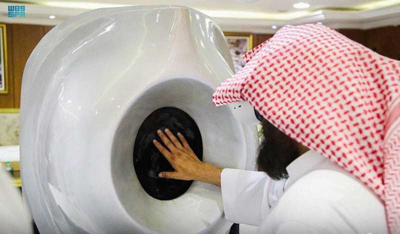 Umat Muslim Bisa Sentuh Hajar Aswad di Mekah Lewat VR Umat Muslim Bisa Sentuh Hajar Aswad di Mekah Lewat VR