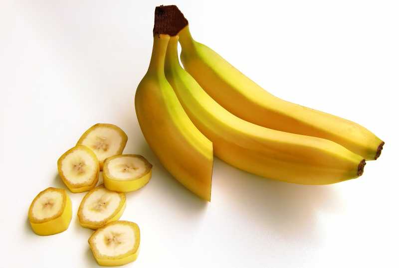 Mana yang Lebih Baik Dikonsumsi Saat Olahraga, Pisang atau Minuman Olahraga? Mana yang Lebih Baik Dikonsumsi Saat Olahraga, Pisang atau Minuman Olahraga?