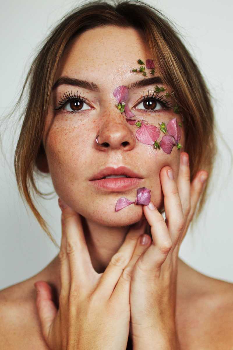 Fakta Tentang <i>Freckles</i>, Bintik-Bintik Cokelat di Wajah yang Jadi Tren Kecantikan Fakta Tentang <i>Freckles</i>, Bintik-Bintik Cokelat di Wajah yang Jadi Tren Kecantikan