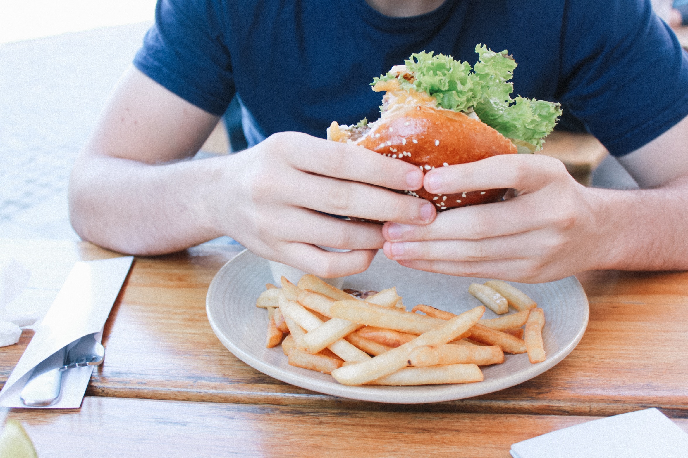 Hati-Hati, Pola Makan yang Buruk Bisa Memengaruhi Kesehatan Mental Kamu