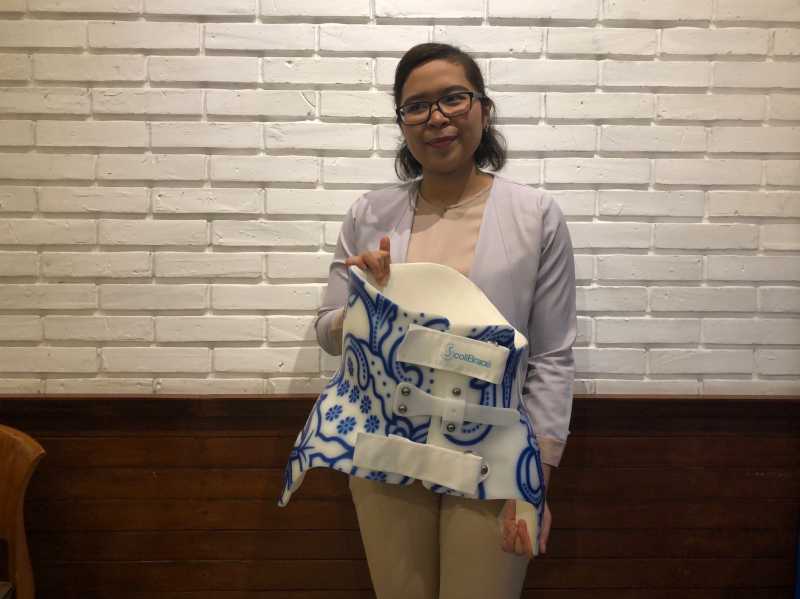 Karena Bentuk Punggung Tidak Simetris, Perempuan Ini Memakai <i>Brace</i> Setiap Hari Karena Bentuk Punggung Tidak Simetris, Perempuan Ini Memakai <i>Brace</i> Setiap Hari