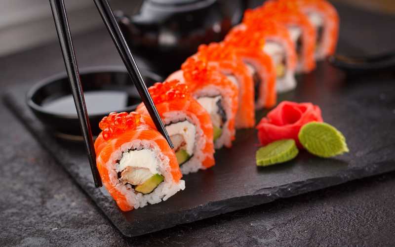 Sushi, Makanan Kekinian yang Bisa Memicu Penyakit Serius Sushi, Makanan Kekinian yang Bisa Memicu Penyakit Serius