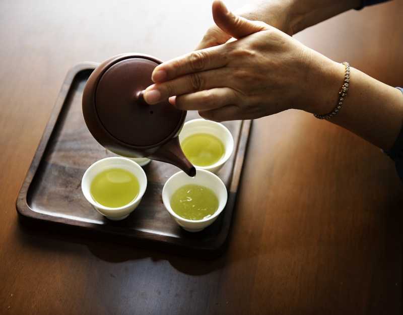 Minum Teh Hijau Bikin Berat Badan Turun, Benarkah? Minum Teh Hijau Bikin Berat Badan Turun, Benarkah?