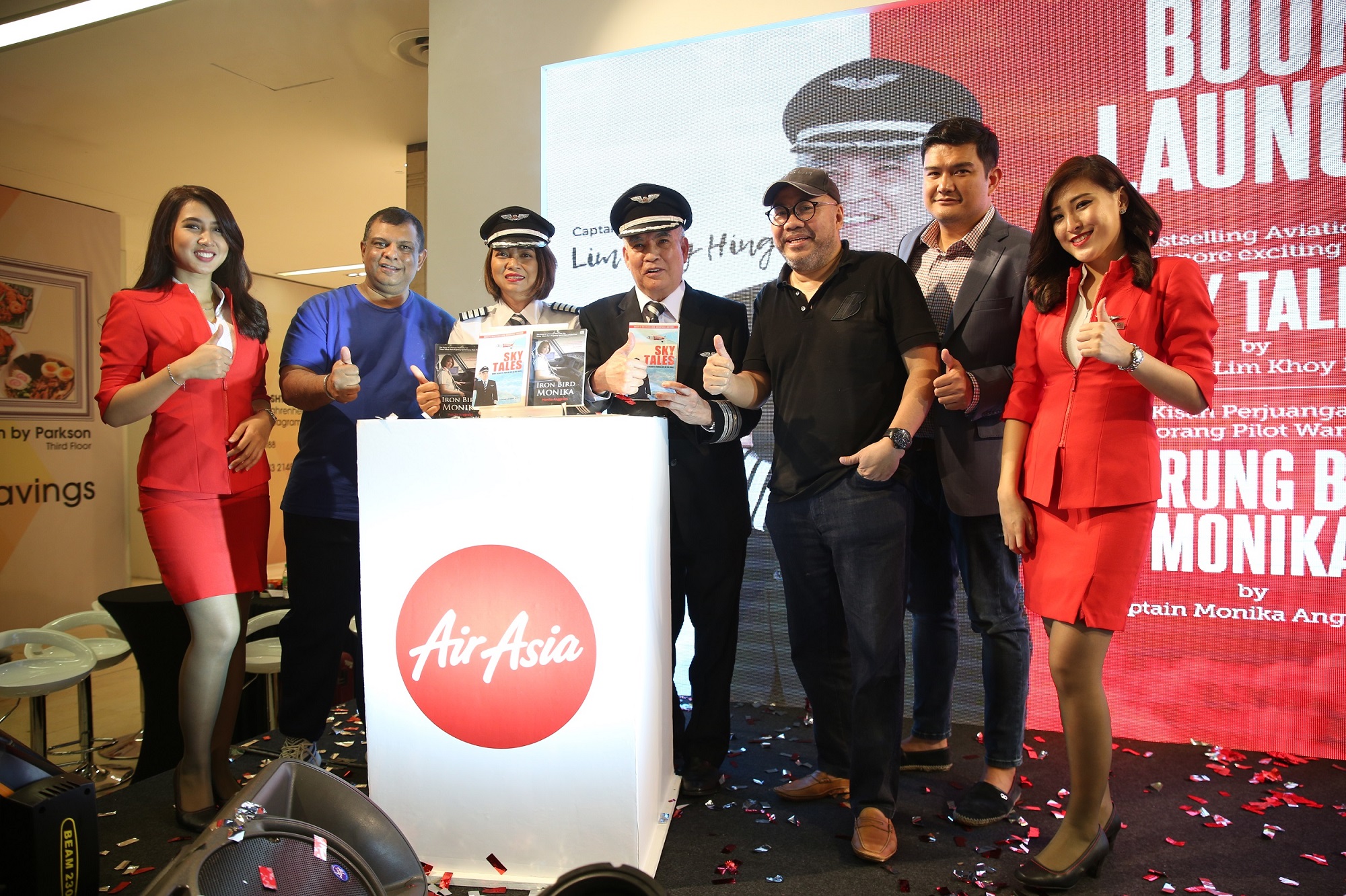 Buku Karya 2 Pilot AirAsia Resmi Diluncurkan 