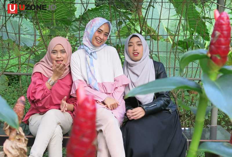 Noura, Tiga Hijaber yang Nge-pop Noura, Tiga Hijaber yang Nge-pop
