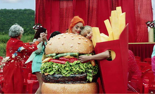 <i>Ciee…</i>Katy Perry dan Taylor Swift Sudah Baikan Lagi <i>Ciee…</i>Katy Perry dan Taylor Swift Sudah Baikan Lagi
