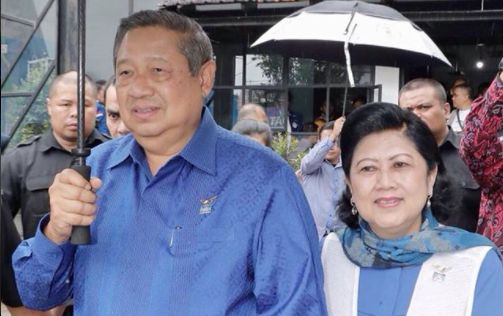 Sambil Gendong Cucu, Ani Yudhoyono Keluar dan Teriak "Gempa-gempa" Sambil Gendong Cucu, Ani Yudhoyono Keluar dan Teriak "Gempa-gempa"