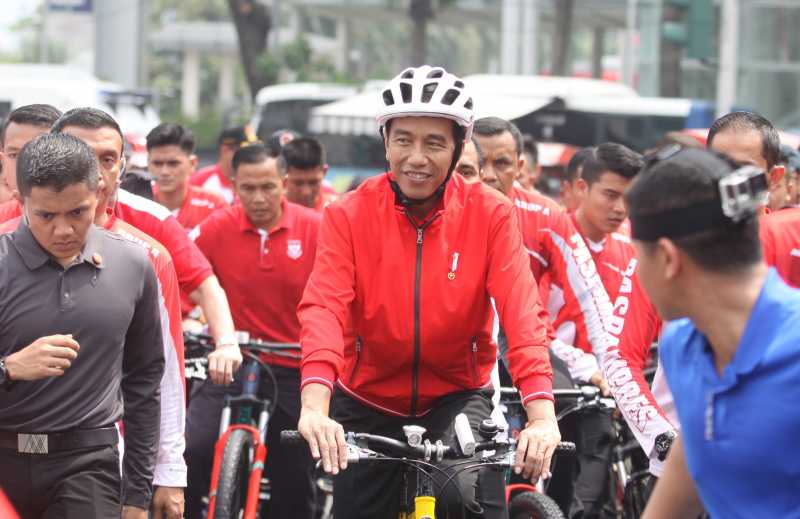 Saat Iriana Geregetan dengan Rambut Jokowi yang Tak Rapi Saat Iriana Geregetan dengan Rambut Jokowi yang Tak Rapi