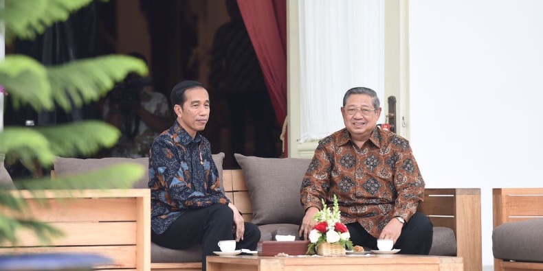 <i>Tweet</i> Pak SBY Jadi Trending Topic #SBYJelaskan, Semua Gara-gara <i>Netijen</i> <i>Tweet</i> Pak SBY Jadi Trending Topic #SBYJelaskan, Semua Gara-gara <i>Netijen</i>