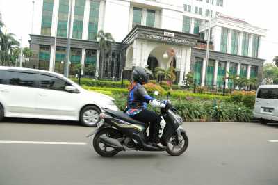 Tips dan Trik Naik Motor untuk Para Ladies