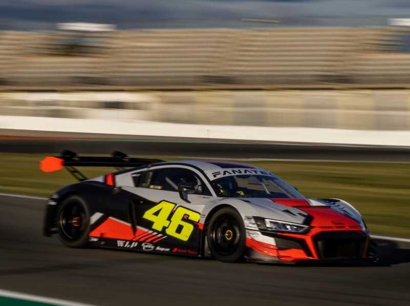 Pensiun MotoGP, Valentino Rossi Balapan Lagi Pakai Audi R8 LMS Pensiun MotoGP, Valentino Rossi Balapan Lagi Pakai Audi R8 LMS