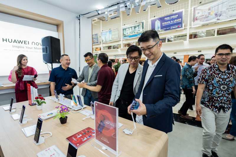 Huawei Buka Experience Store di PIM 2