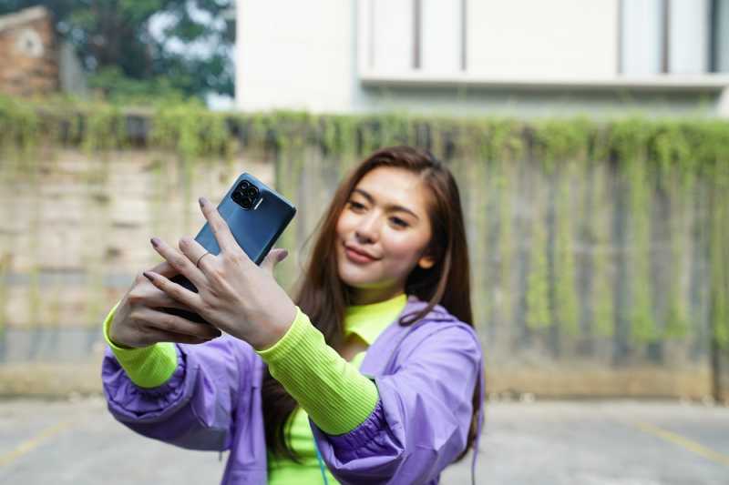Foto-foto di Katalog Uniqlo Diambil Pakai Oppo Reno4 F Foto-foto di Katalog Uniqlo Diambil Pakai Oppo Reno4 F