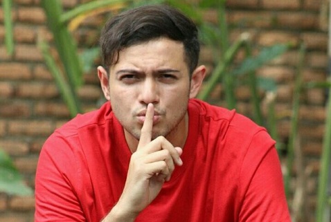 Rifky Balweel Jadi Penyanyi Rock yang Playboy Rifky Balweel Jadi Penyanyi Rock yang Playboy