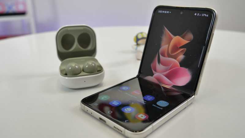 5 Alasan Kamu Harus Ganti Smartphone ke Samsung Galaxy Z Flip3 5 Alasan Kamu Harus Ganti Smartphone ke Samsung Galaxy Z Flip3