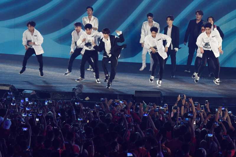 Ketika Super Junior ‘Kalahkan’ Malam Aksi Moge Jokowi di Asian Games Ketika Super Junior ‘Kalahkan’ Malam Aksi Moge Jokowi di Asian Games