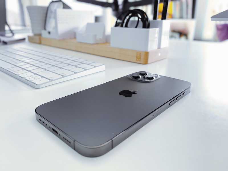 iPhone 13 Tak Punya <i>Lightning Port</i>?