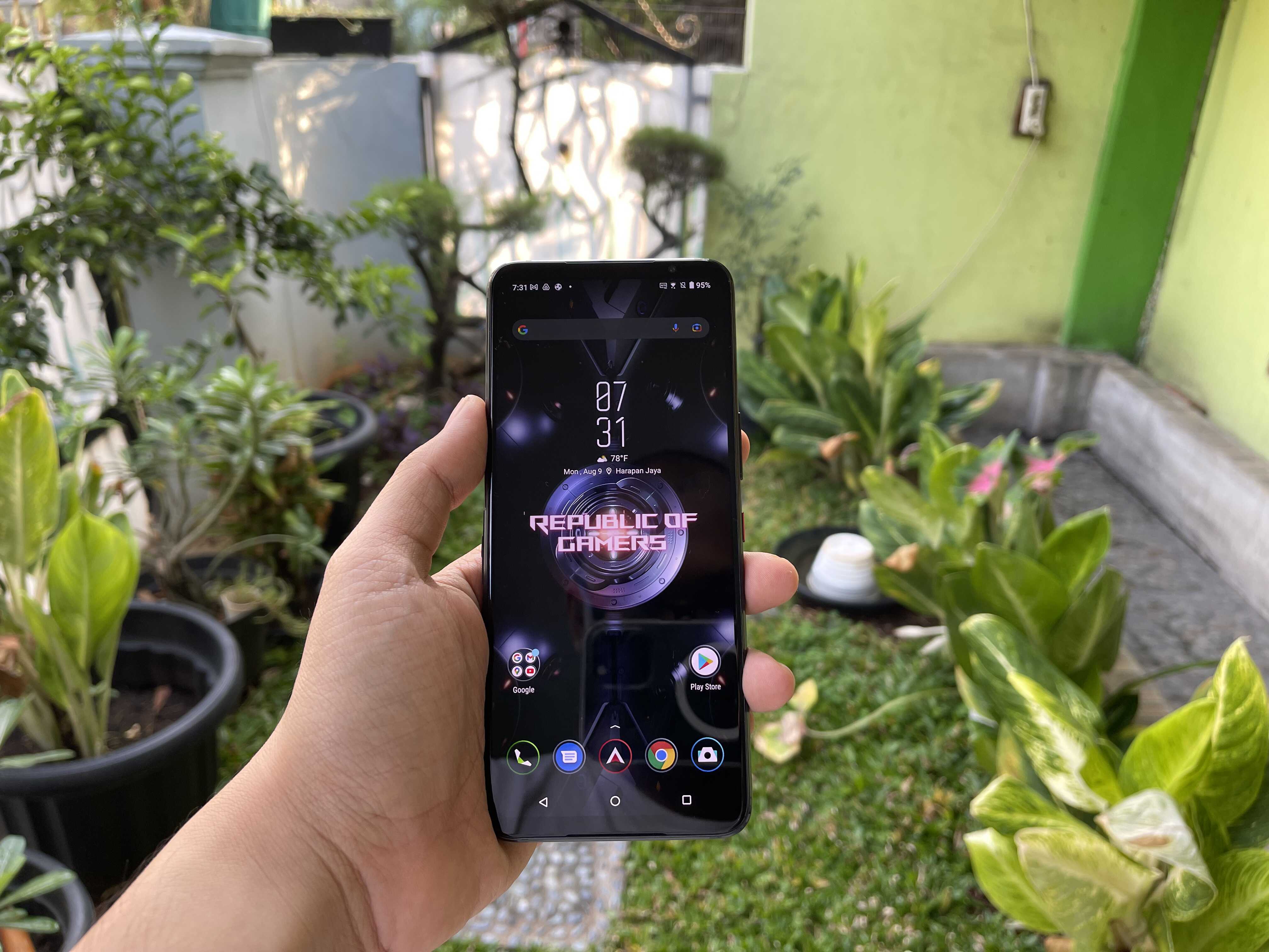 Galeri Foto: Melihat Lebih Dekat Ponsel Gaming Asus ROG Phone 5