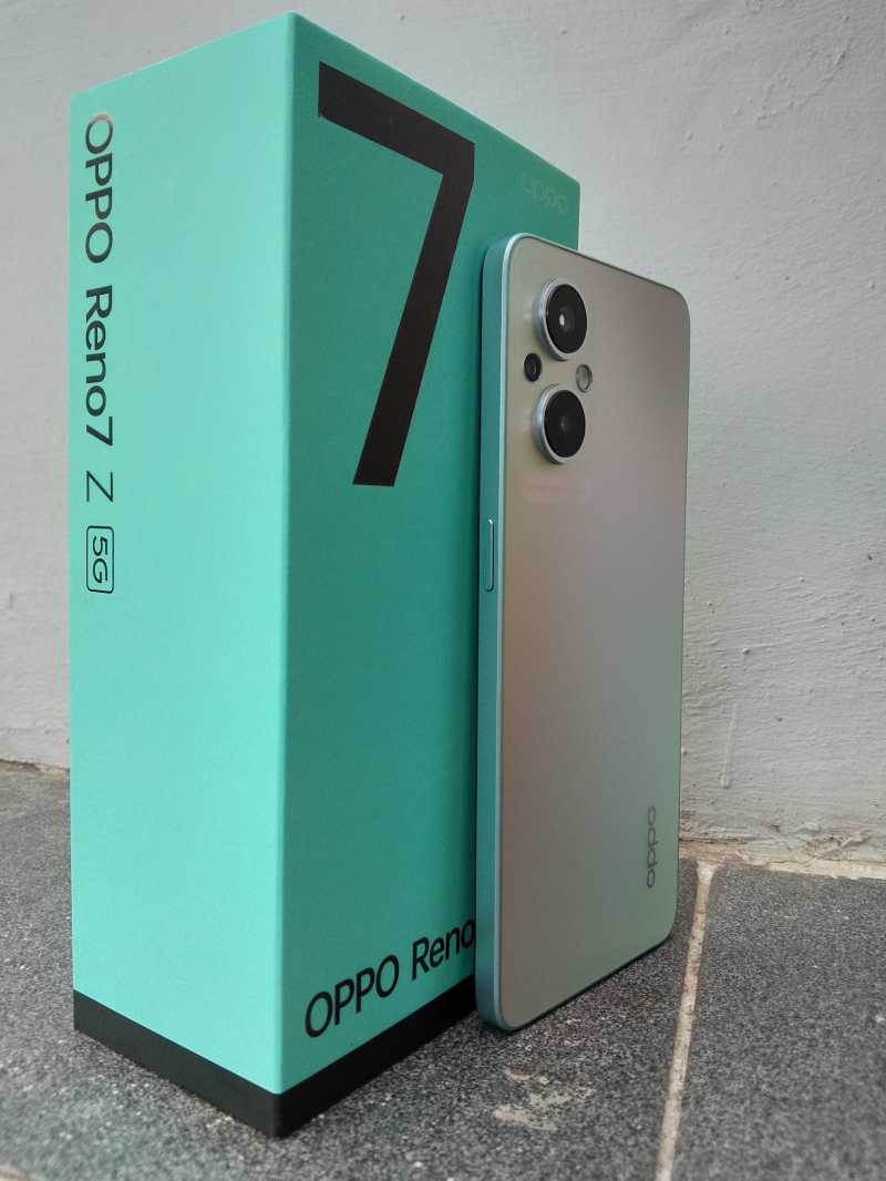 FOTO: Desain Cantik Penuh Warna OPPO Reno7 Z 5G