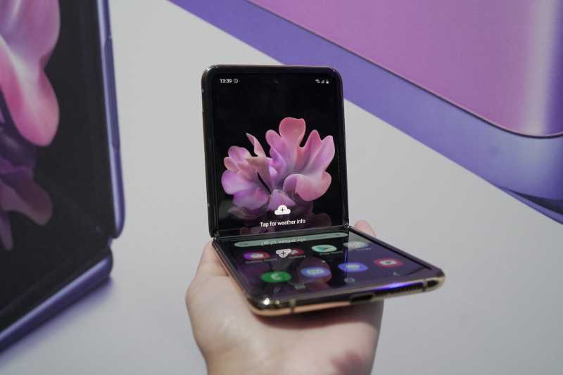 Samsung Targetkan Kirim Lebih dari 7 Juta Ponsel Lipat di 2021 Samsung Targetkan Kirim Lebih dari 7 Juta Ponsel Lipat di 2021