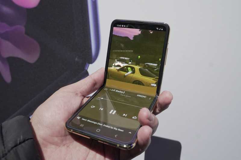 Laporan dari San Francisco: Resmi Diperkenalkan Ponsel Lipat Samsung, Galaxy Z Flip Laporan dari San Francisco: Resmi Diperkenalkan Ponsel Lipat Samsung, Galaxy Z Flip
