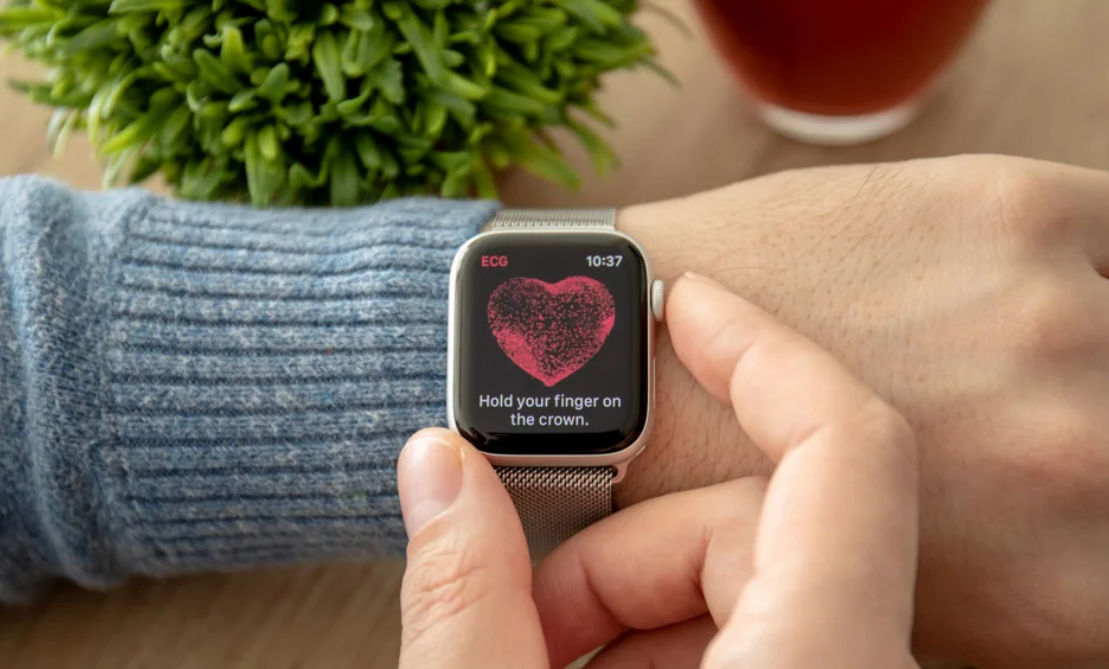 Apple Watch Kini Bisa Pantau Reaksi Tubuh Terhadap Gejala COVID-19 Apple Watch Kini Bisa Pantau Reaksi Tubuh Terhadap Gejala COVID-19