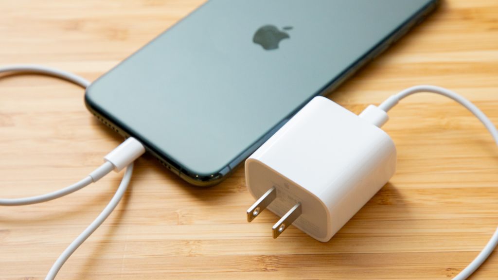 iPhone 12 Bakal Ikuti Jejak Apple Watch, Dijual Tanpa Adaptor USB?