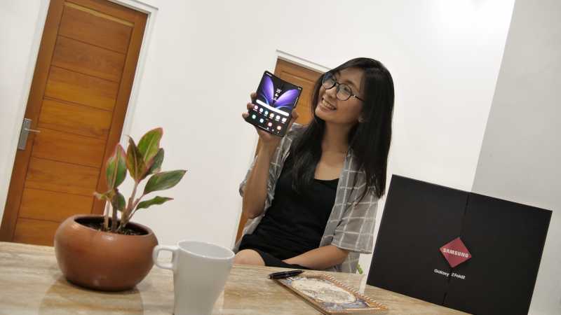Samsung Ajukan Paten Kamera Pop-up di Ponsel Lipat Samsung Ajukan Paten Kamera Pop-up di Ponsel Lipat