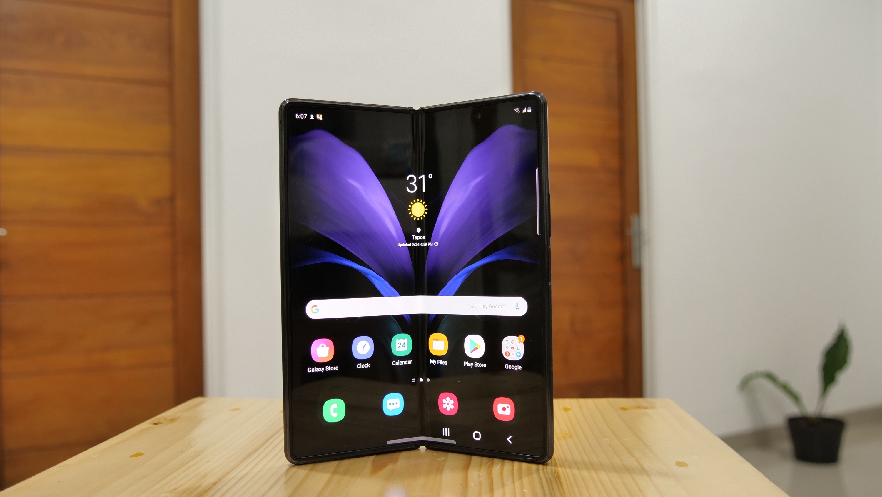 Ada Aturan IMEI, Samsung Dorong Konsumen Beli Galaxy Z Fold 2 Legal di Indonesia