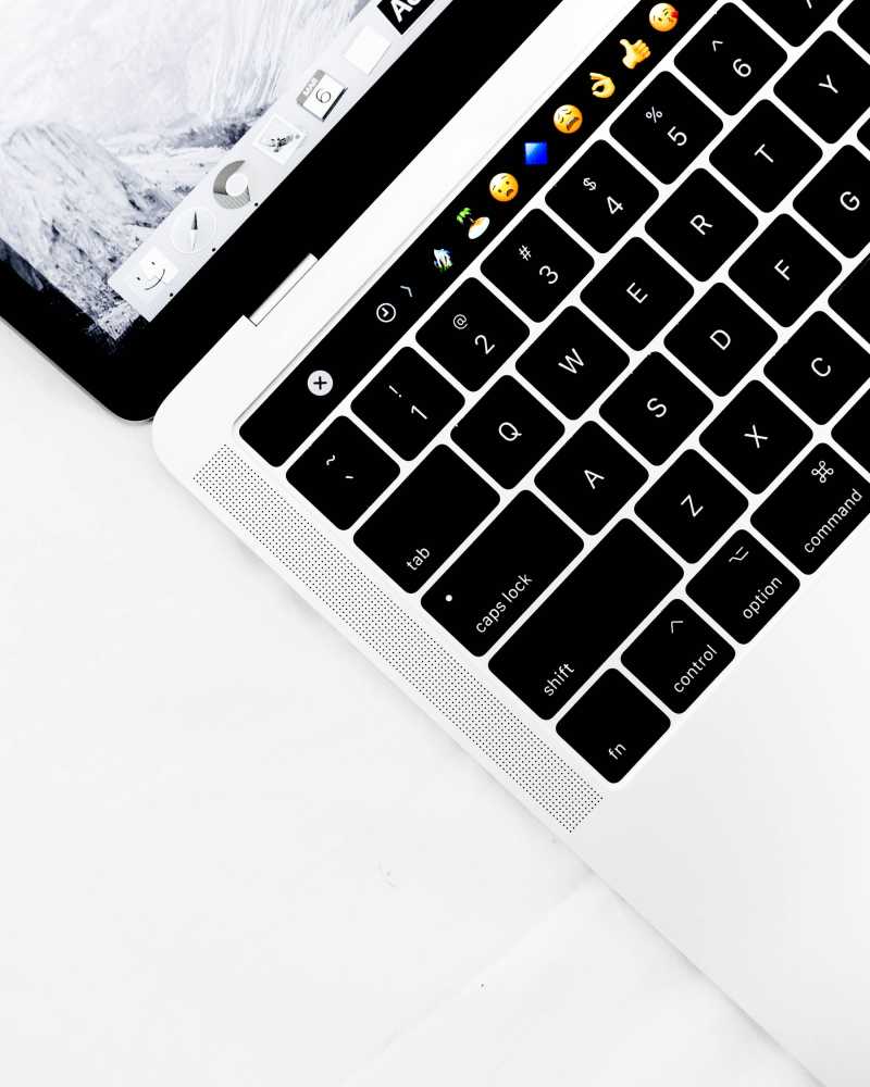 Apple Bakal Singkirkan Touch Bar dan Hadirkan Magsafe Lagi untuk MacBook Pro? Apple Bakal Singkirkan Touch Bar dan Hadirkan Magsafe Lagi untuk MacBook Pro?