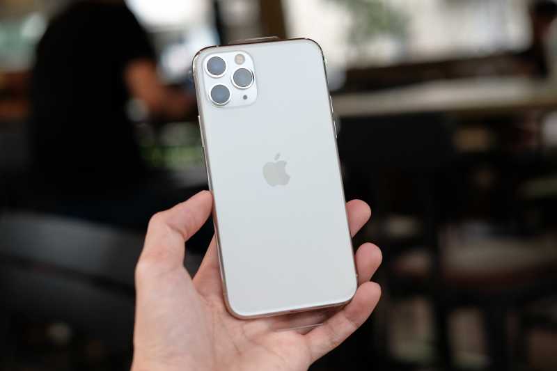 Apple Pamer Fitur Slofie di iPhone 11 Lewat Video Kocak Ini