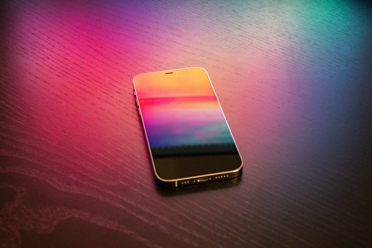 Samsung Mulai Garap Layar 120Hz untuk iPhone 13