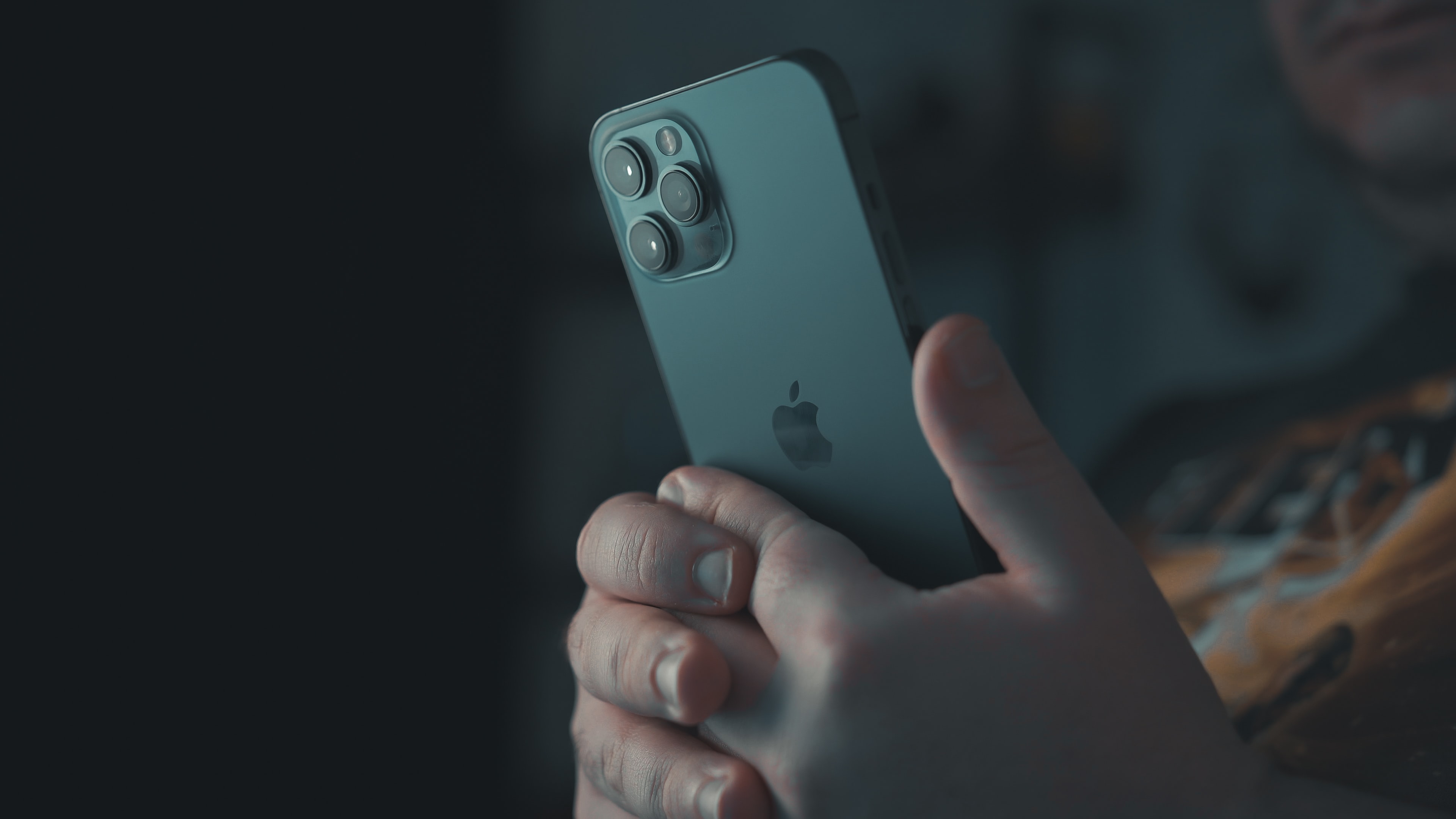 Samsung Masih Aja Ledek Apple, Kali Ini ‘Korbannya’ iPhone 12 Pro Max