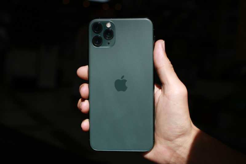 Gak Ngikutin Tren Warna Gradasi, Kenapa Apple Pilih Hijau untuk iPhone 11 Pro?
