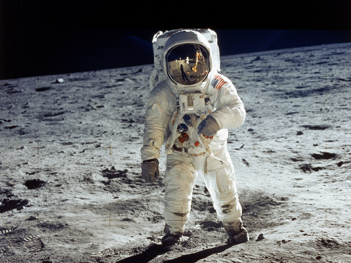 Buzz Aldrin Ngompol di Bulan dan 4 Cerita Unik Lain tentang Apollo 11