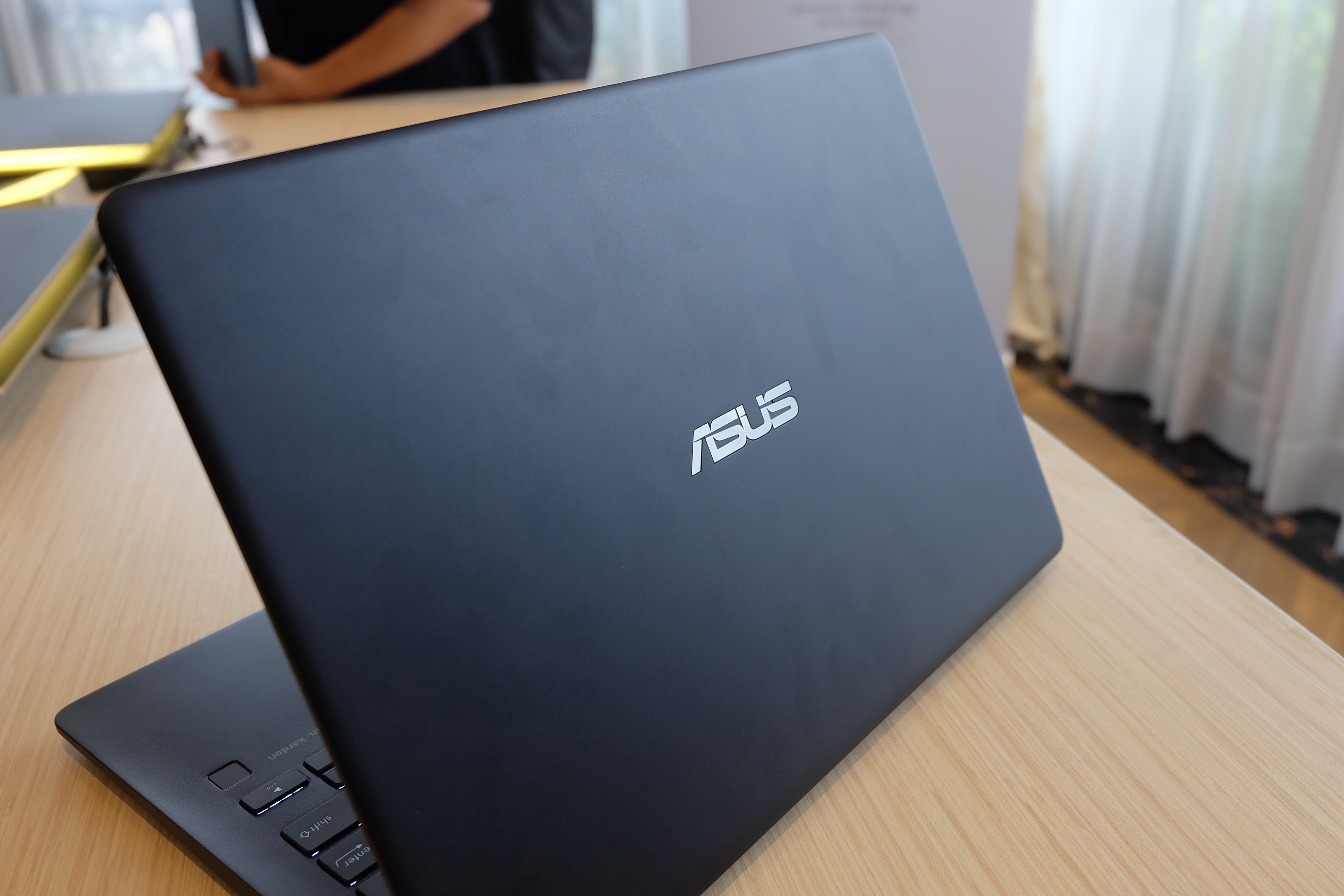 Asus Rilis 2 Laptop Tipis nan Stylish, Berapa Harganya?