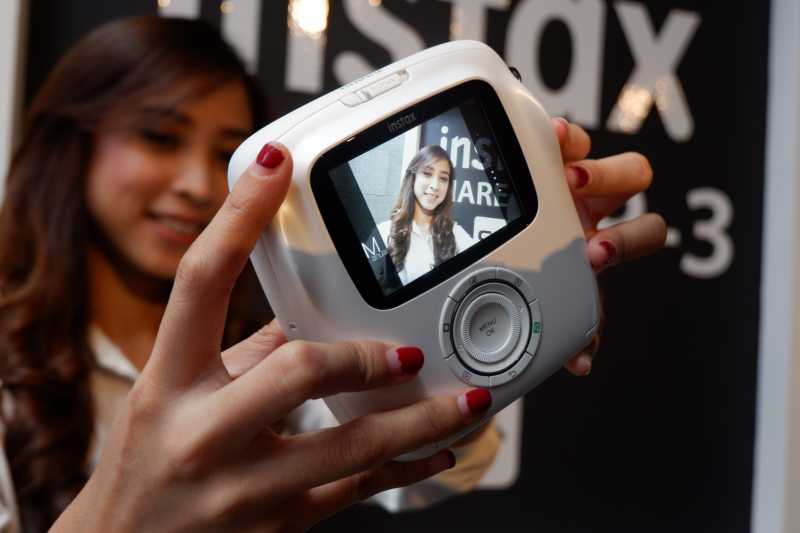 Format Foto Square dan Eksistensi Kamera InstaX di Zaman Digital Format Foto Square dan Eksistensi Kamera InstaX di Zaman Digital