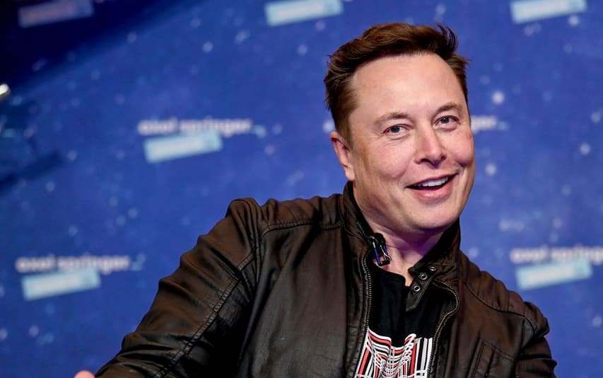 Elon Musk Pamer Potongan Rambut Mohawk
