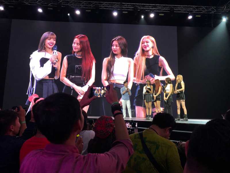 Laporan dari Bangkok: Heboh, Blackpink Goyang Panggung Acara Samsung Laporan dari Bangkok: Heboh, Blackpink Goyang Panggung Acara Samsung