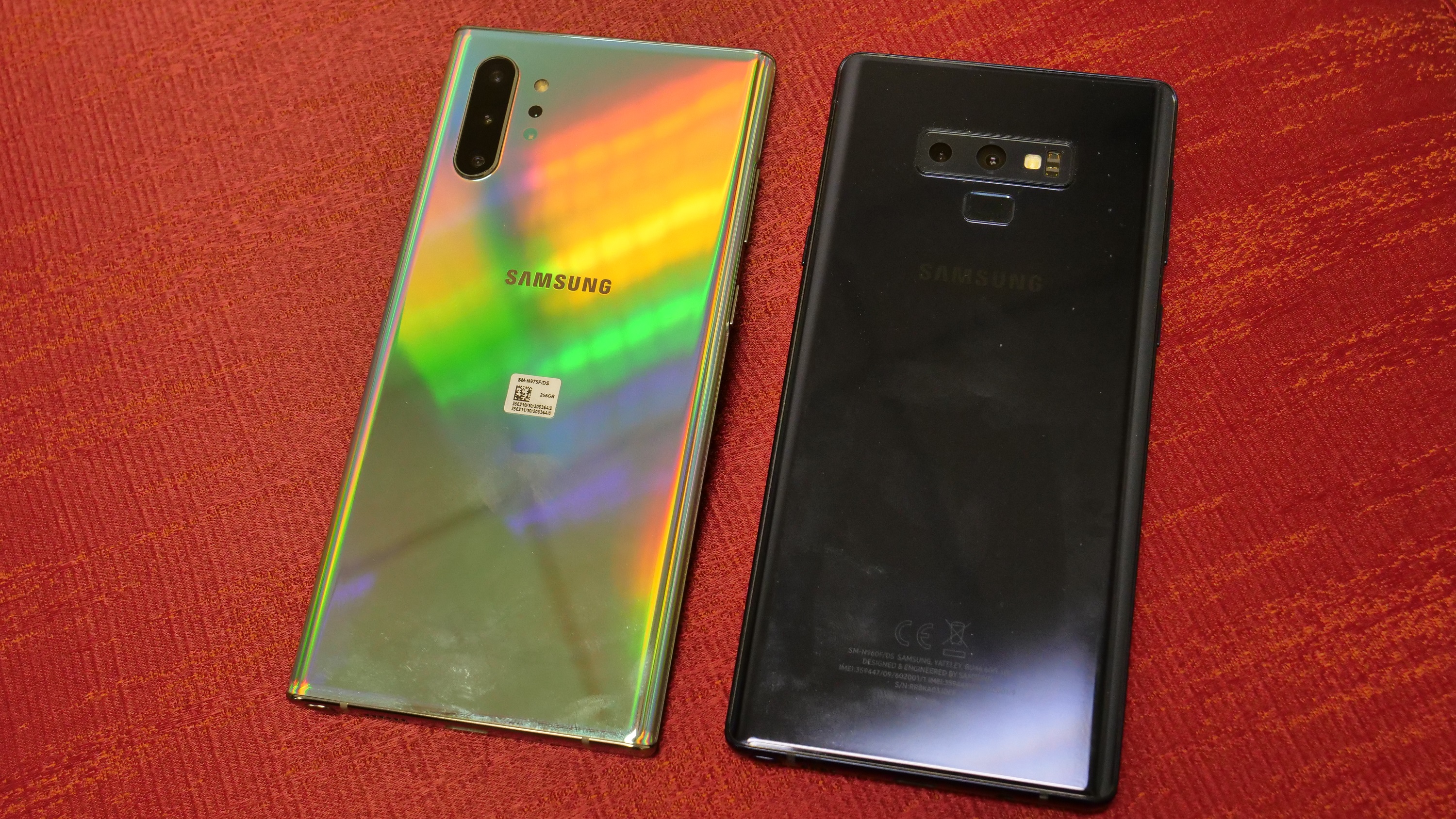 Galau Ganti Ponsel Apa Gak? Ini Bedanya Galaxy Note 9 vs. Note 10+