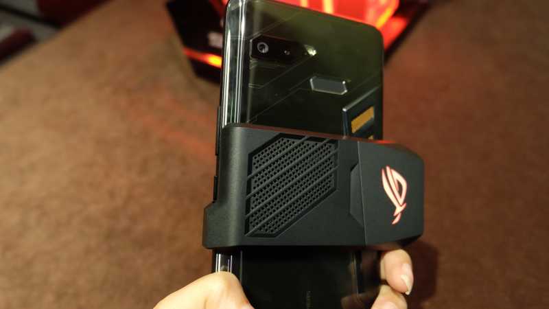 Siap-siap Para Gamer, Asus Pastikan ROG Phone 2 Masuk Indonesia Siap-siap Para Gamer, Asus Pastikan ROG Phone 2 Masuk Indonesia
