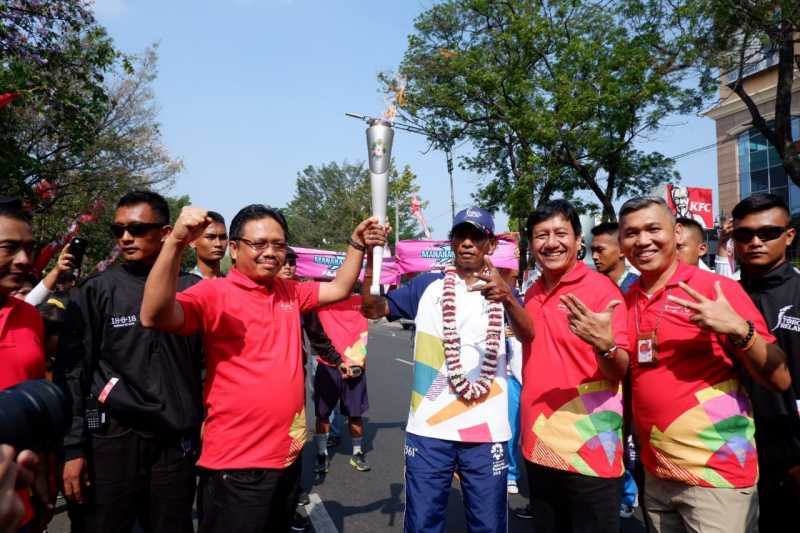 Riuh Pawai Obor Asian Games di Solo, Rame Banget!