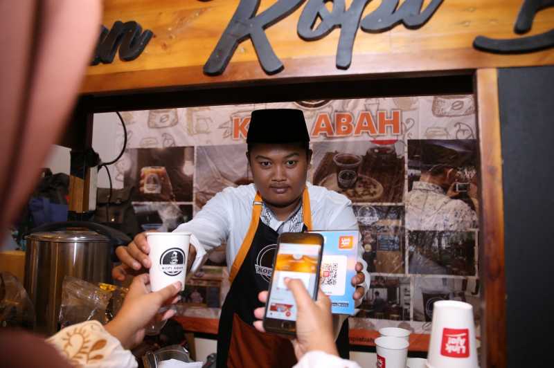 Santri Milenial, <i>Gak</i> Cuma Jago Ngaji, tapi juga Melek Teknologi Santri Milenial, <i>Gak</i> Cuma Jago Ngaji, tapi juga Melek Teknologi