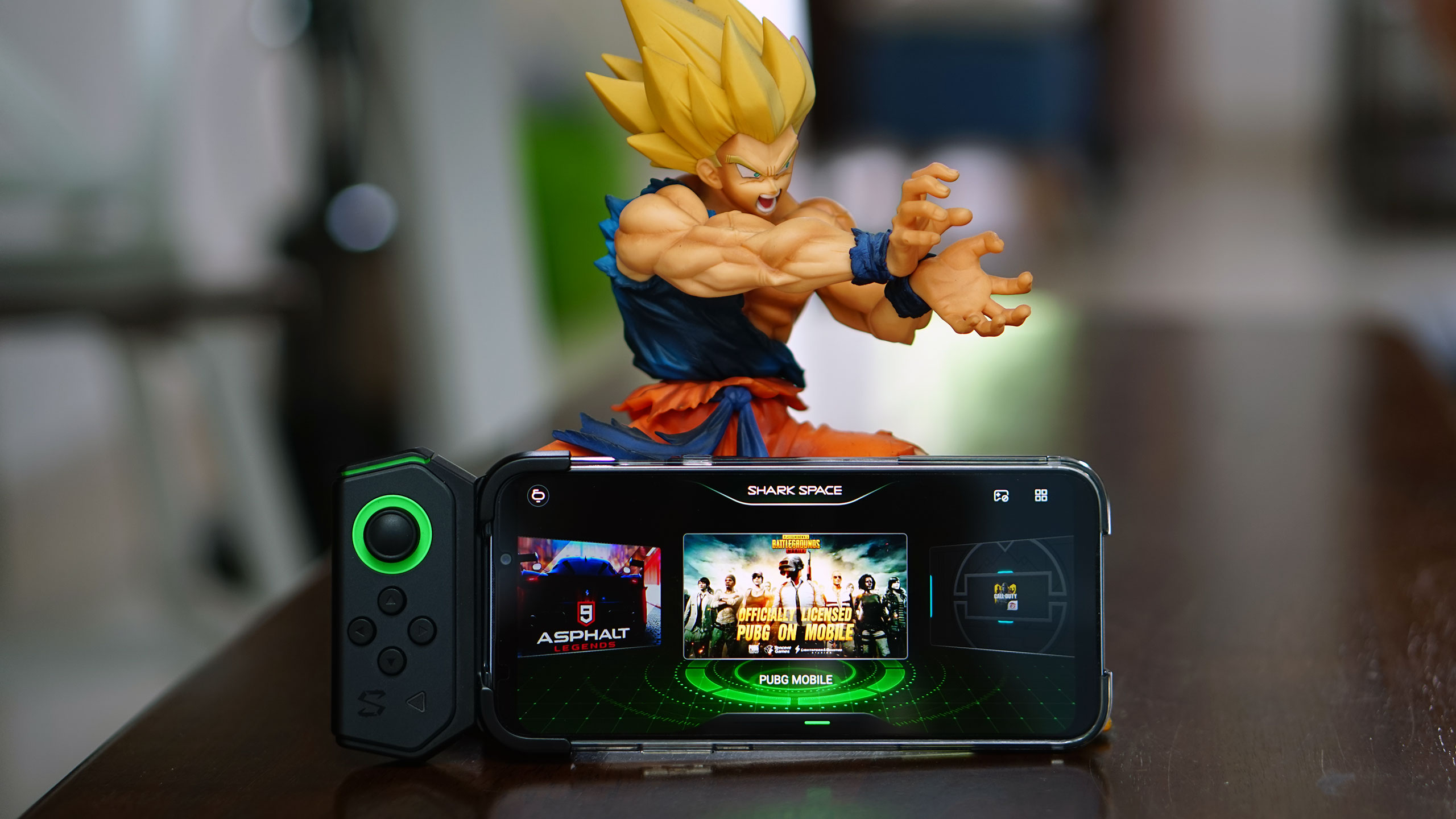 Ponsel Ini jadi yang Pertama dengan RAM 16GB