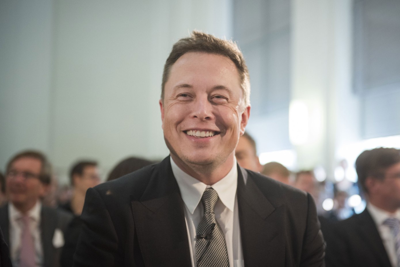 Ketika Elon Musk Gak Bisa Bedain Mars dan Bulan
