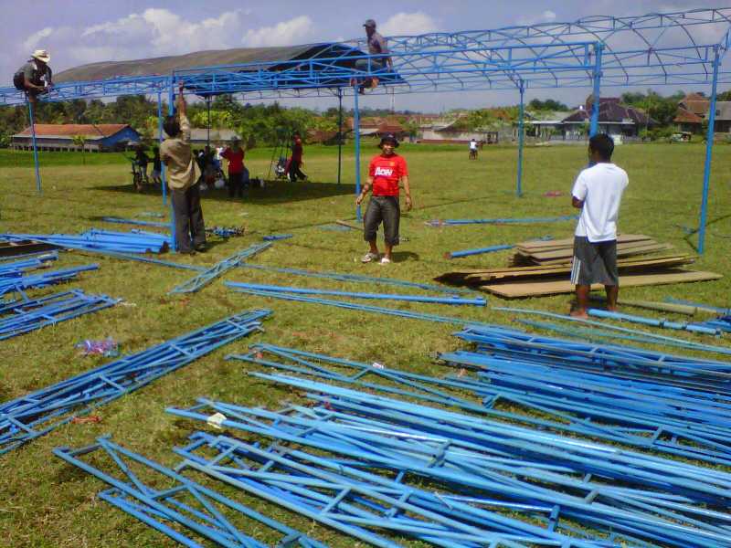 Tenda Kawinan di Tengah Jalan Dibongkar, Polisi: Hajatan Gak Modal