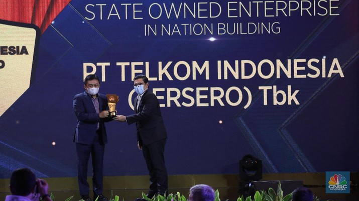 Telkom Raih Penghargaan The Best SOE in Nation Building dari CNBC Indonesia Telkom Raih Penghargaan The Best SOE in Nation Building dari CNBC Indonesia