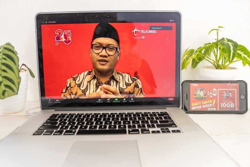 Cara Telkomsel Perkuat Potensi Digital Santri Tanah Air